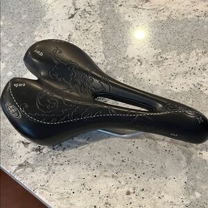 Specialized Lithia Saddle 143mm Cr-Mo Rails Black/Flower Print